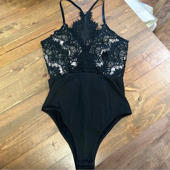 BRAND NEW Lace Bodysuit - Picture 5 of 5